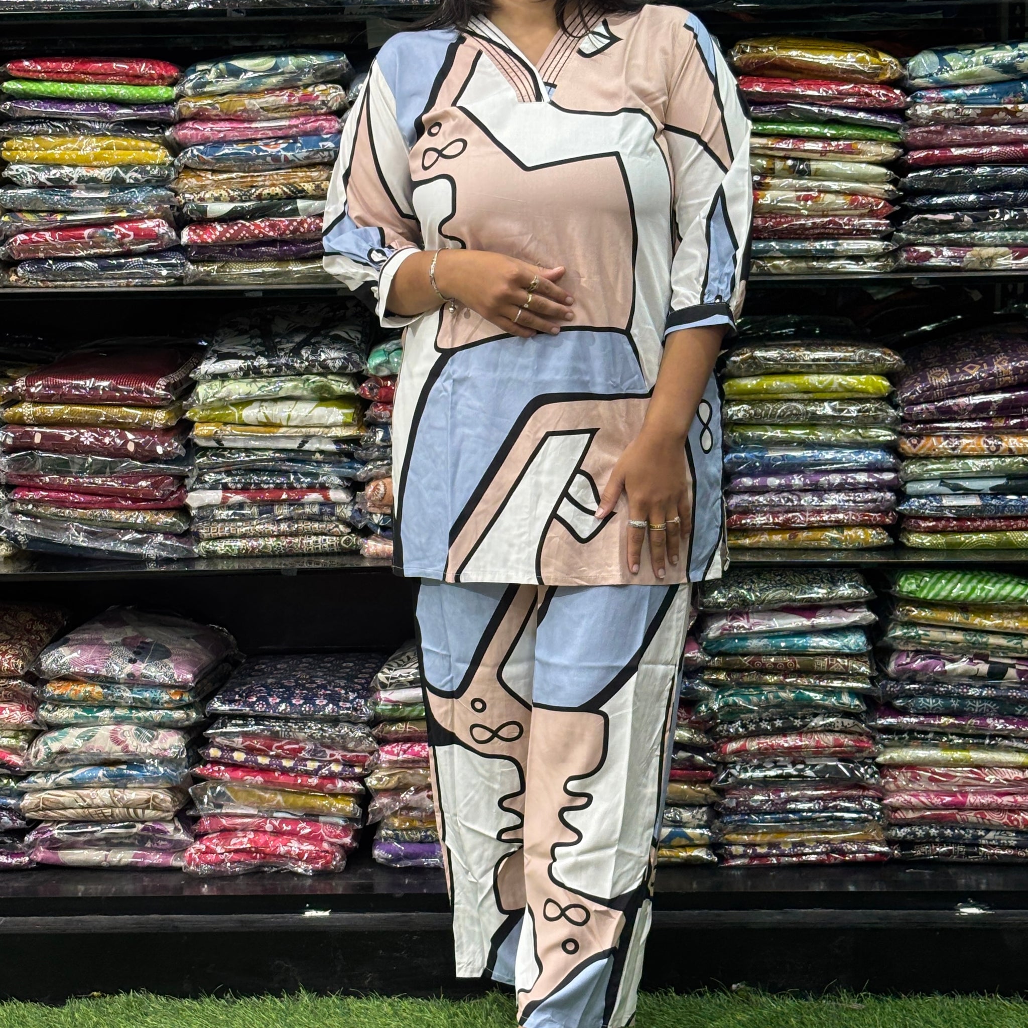 STRAIGHT SHORT KURTI  WITH PLAZO (HEAVY 22KG RAYON)