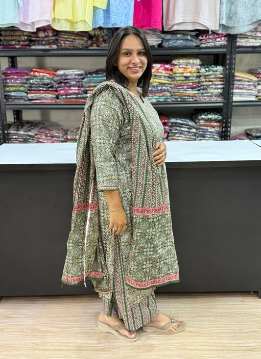 STRAIGHT KURTI PLAZO DUPATTA (PURE CAMRIC COTTON)
