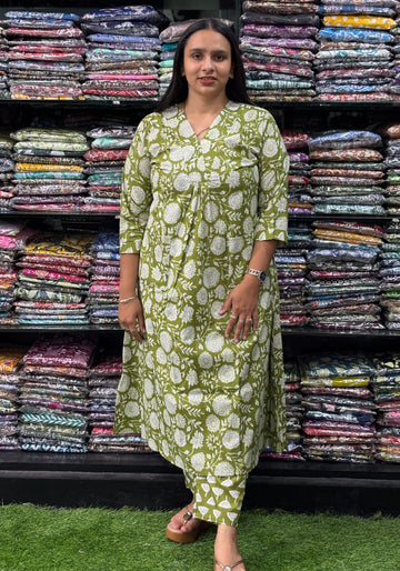 ALINE KURTI-PANT (PURE COTTON,V-NECK)