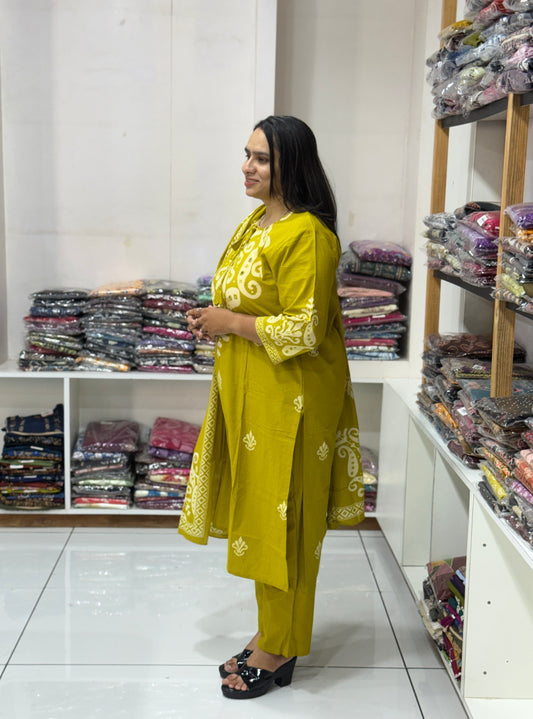 STRAIGHT KURTI PANT DUPATTA (DHABU COTTON)