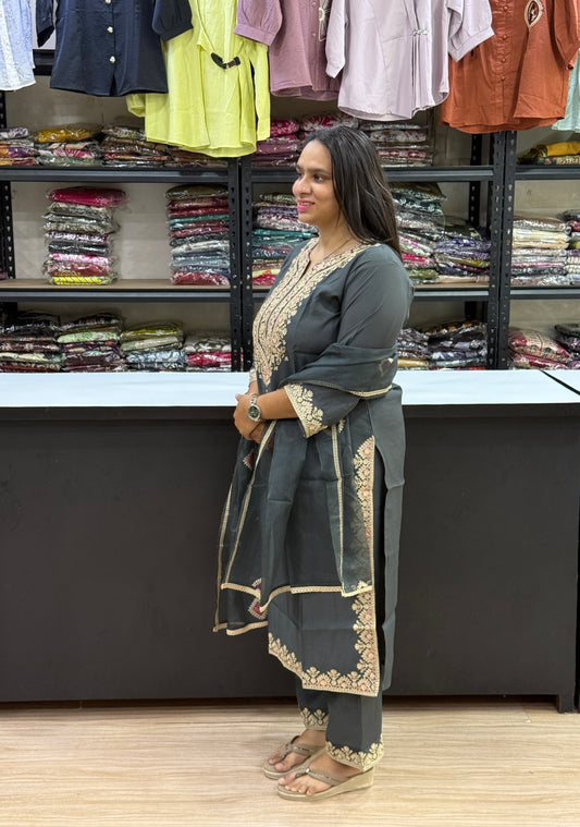STRAIGHT KURTI PANT DUPATTA (SILK)