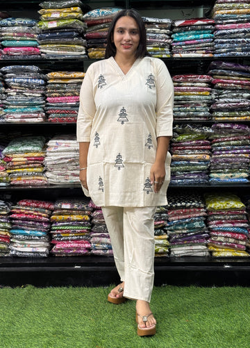 STRAIGHT TUNIC WITH PENT (KHADI COTTON,EMBROIDERY)