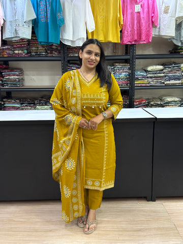 STRAIGHT KURTI PANT DUPATTA (CAMRIC COTTON)